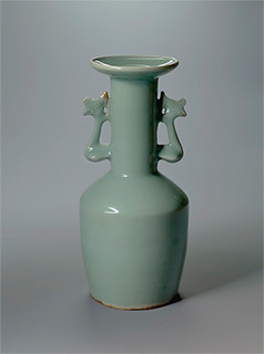 Celadon vase with phoenix handles, known as Bansei